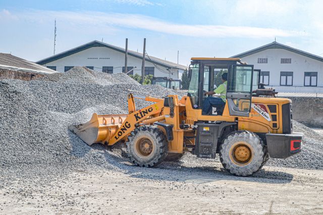 PT. Java Readymix Indonesia siap memulai hari ini dengan batching plant yang aktif, armada on-track, dan tim operasional yang sigap!